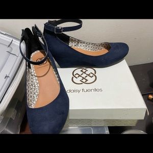 Navy blue wedge dress shoe